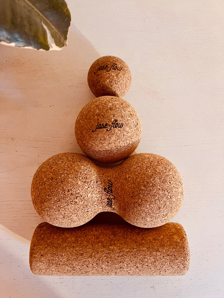 Faszien-Zubehör aus Kork mit Faszien-Rolle - Peanut - großer und kleiner Faszienball - für mehr Beweglichkeit im Alltag