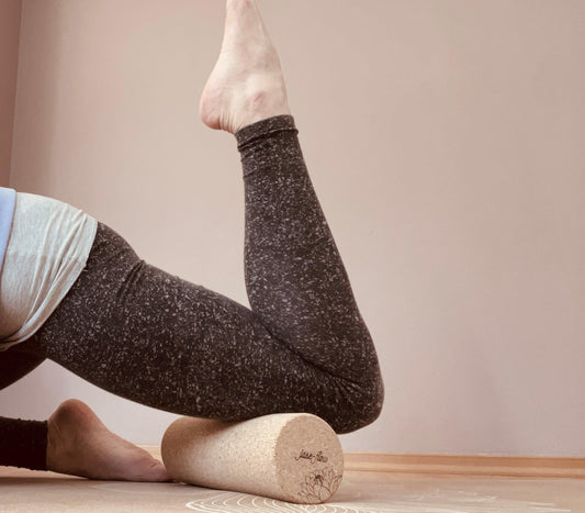 Faszien Training mit Faszienrolle Kork für die Oberschenkel - großflächige Verspannungen lösen sich - umweltfreundlich und nachhaltig